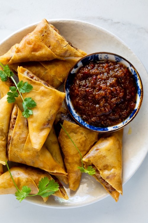 foodffs:Spicy chicken samosasFollow for recipesIs this how you roll?