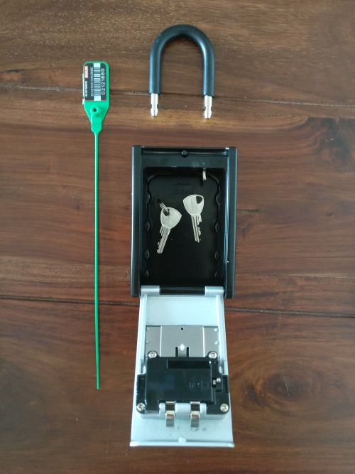 thatsperverted: How do you as a keyholder know that the keys are really in the keysafe if you get a 