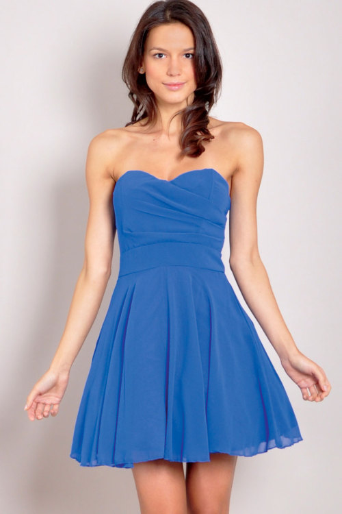 TFNC Cute strapless dress with full volume skirt. Care: 100% Polyester; Hand Wash Only Model&rsq