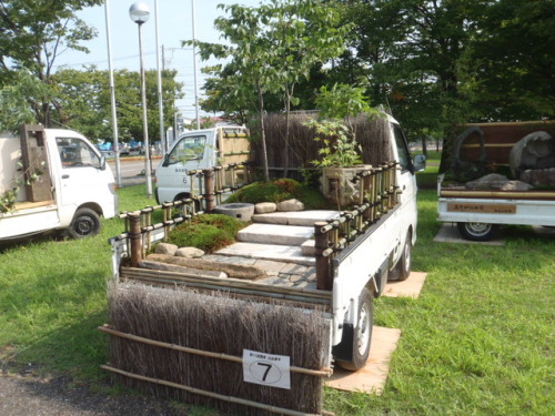 gallusrostromegalus: laptou2: ahonecobra: 軽トラガーデンコンテスト✨ lightweight truck garden contest That sounds
