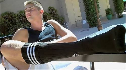 guysinshortsandsocks:  You know they are hot!