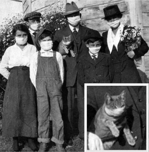 everythingfox:  “A Family portrait during the Spanish Flu, 1918″(via)