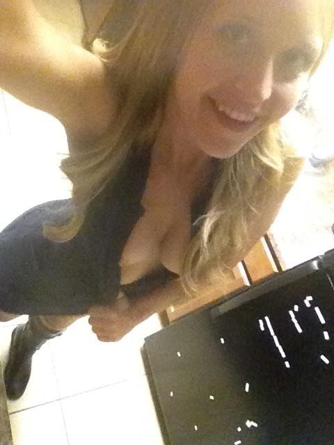 gingerbanks:  Follow my blog for more, and send me an ask to get my free cam details now!