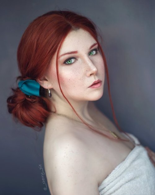 hotcosplaychicks: Triss Merigold 4 by ThePuddins Check out http://hotcosplaychicks.tumblr.com for mo