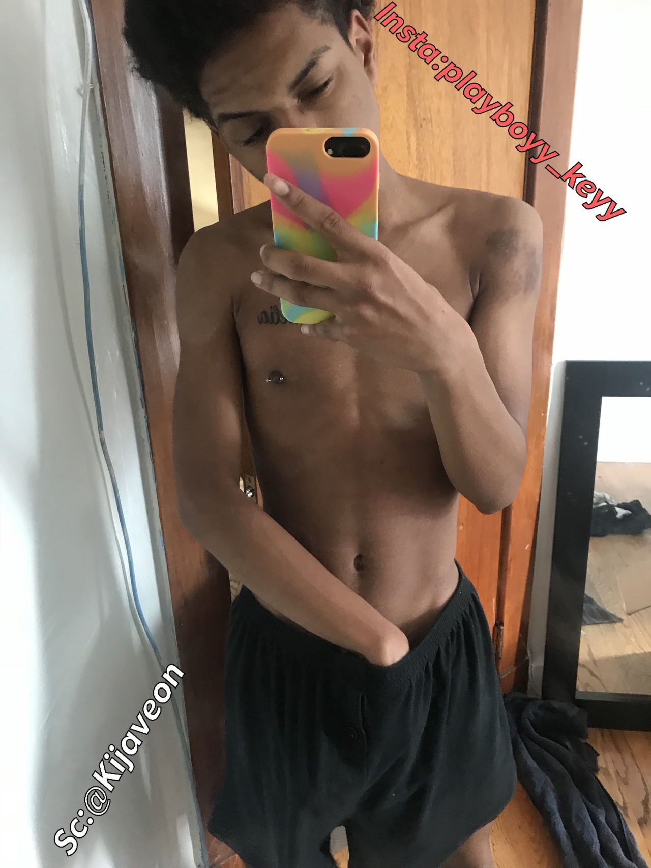 diamondstatus:  keyybabyyy:  Snapchat: @Kijaveon   🍑😈 lil daddy got’s a thumper