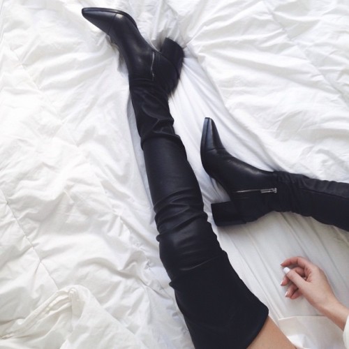 sassyeh: thehollywoodheels: ✖️New in✖️ New ZARA low boots from the Sale. I am already in love Low bo