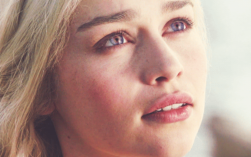 deathraki:  Daenerys Targaryen with Violet Eyes   “Her hair is silver-gold, her eyes are amethysts.”