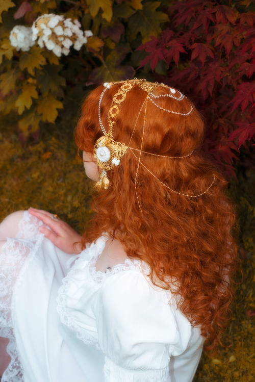 Headdress “Diane” available on my Etsy Shop. Photographer : Psyché OphiuchusModel : MargueriteHeaddr