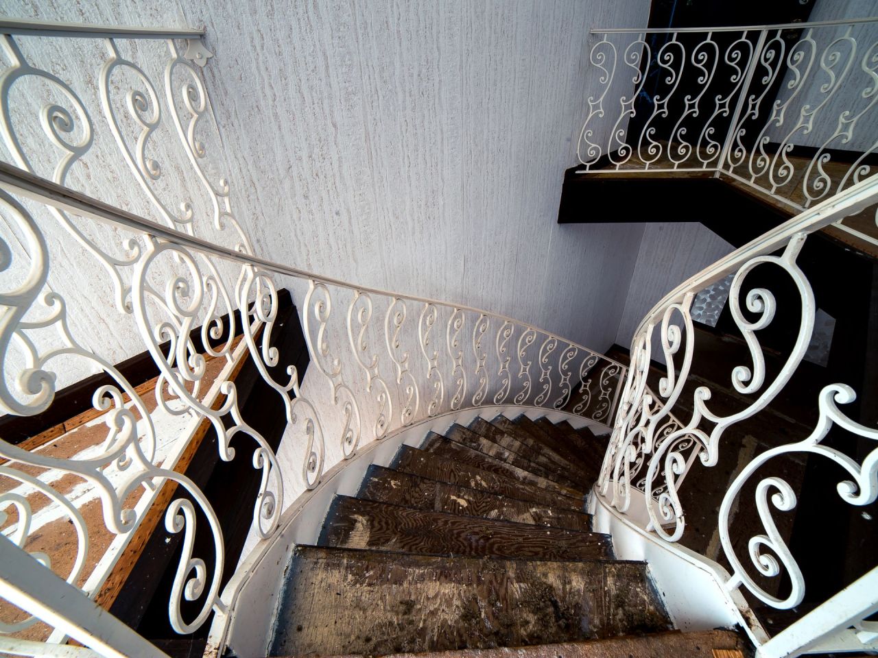 terrifiantus:The Abandoned Home of Mike TysonIn Ohio, this mansion has stood empty