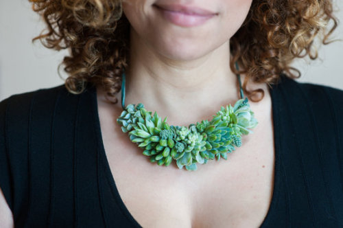 staceythinx:  Living succulent jewelry from the Passionflower Living Jewelry store on Etsy. About the jewelry:  [The pieces are] made entirely of succulents and plant material. Each is a unique work, using the best succulent florets available. Wear the