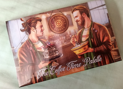 petite-madame:The Coffee Time Palette - (2021)I bought a makeup palette, found the cover quite ugly,