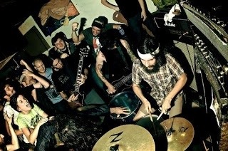 punk-and-math-rock:  Punch 