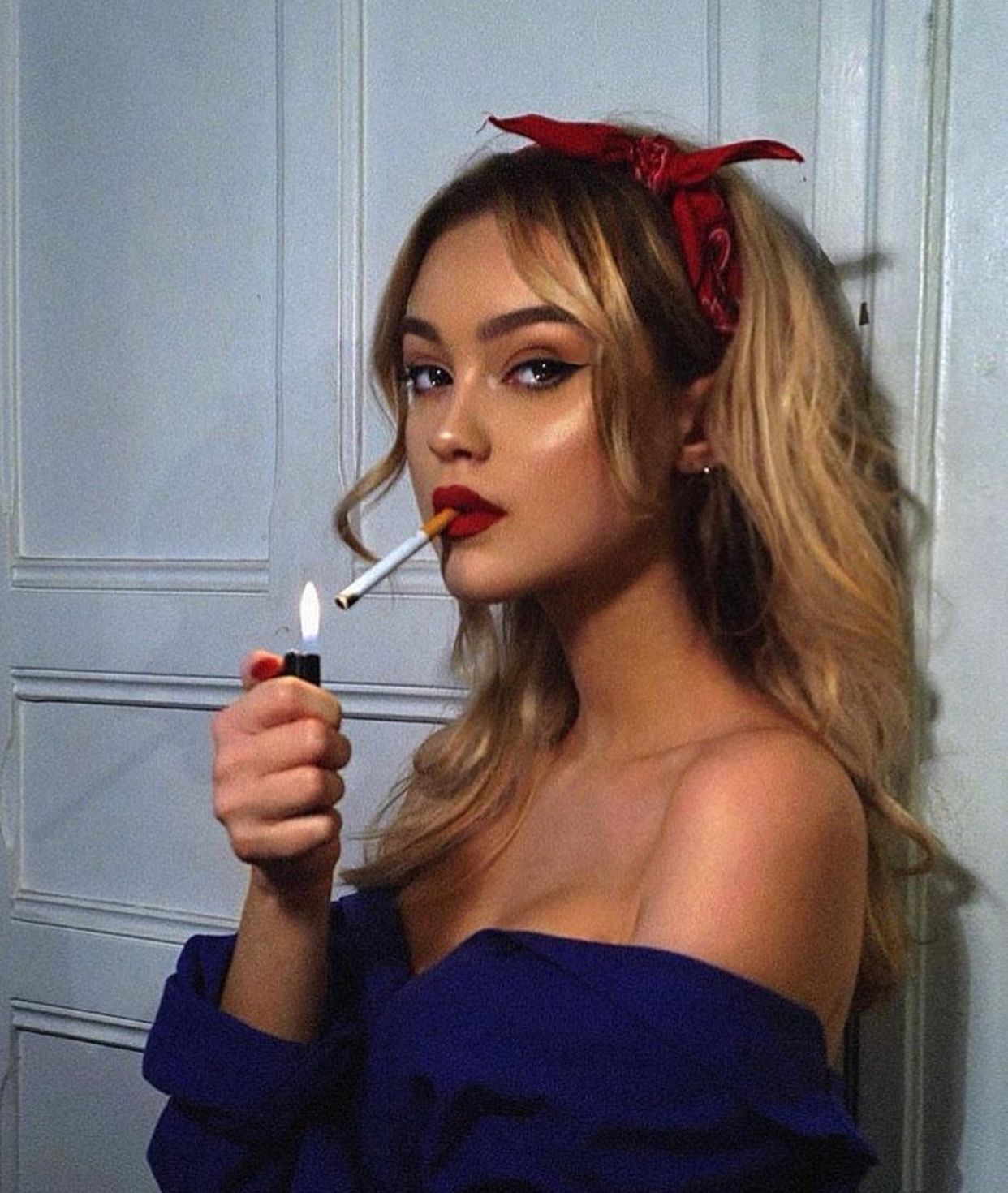Smoke Fetish and Shemales