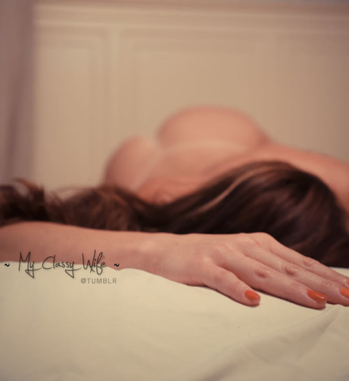 myclassywife:  Even out of focus that ass is perfect!