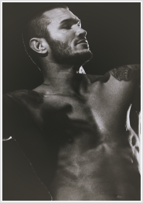 nyx-shadow:  I absolutely love this photo. Reblog if you love it:D