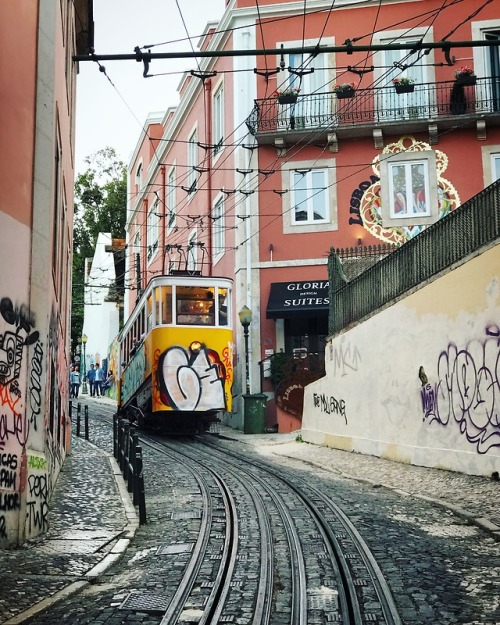 travelingcolors - Lisboa | Portugal (by Nacho Coca)Follow me on...