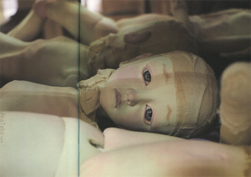 Etsuko Miura&rsquo;s dolls capture pain and despair in fragile clay. Printed in REINCARNATION. S