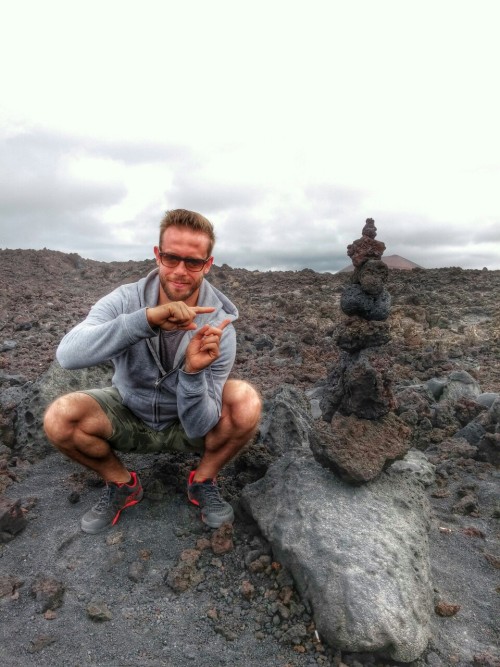 Today I did a typical Lava Rocks Sculpture..  You can find many of these on the island,  because the rocks are pretty easy to pile one on the other and tourists create funny sculptures..  I did mine too.  Hope it will stay up for a long time…