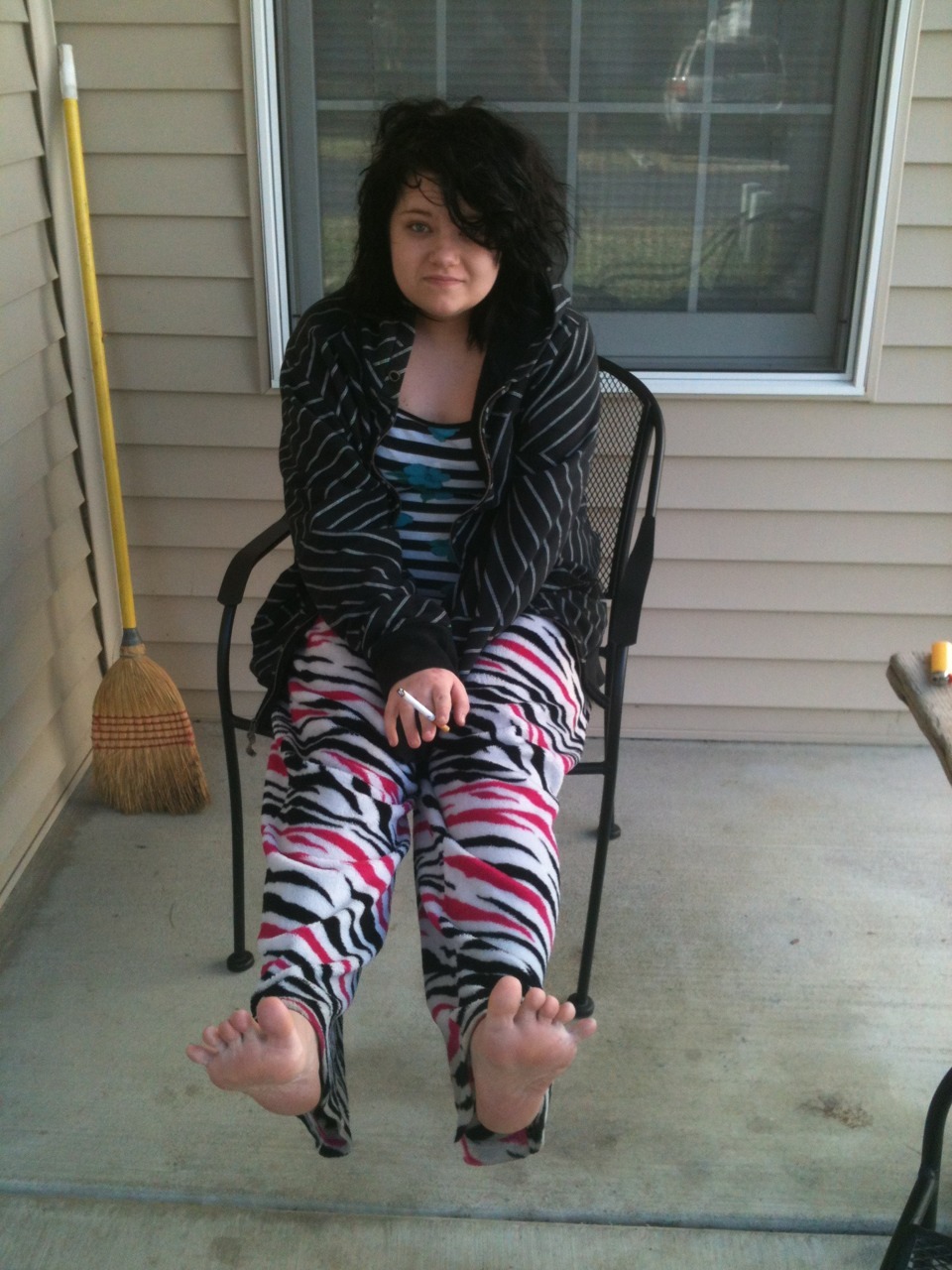 ineed2betickled:  My cute girlfriend and her feet http://ineed2betickled.tumblr.com