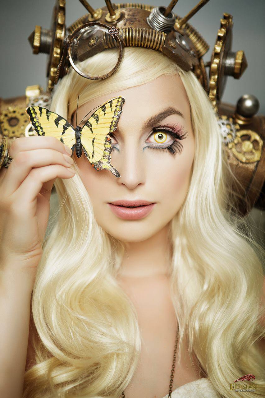 enscenic:  kerriekkerrie:  arsenicinshell:  Camilla d’Errico’s The Heart  Meagan-Marie