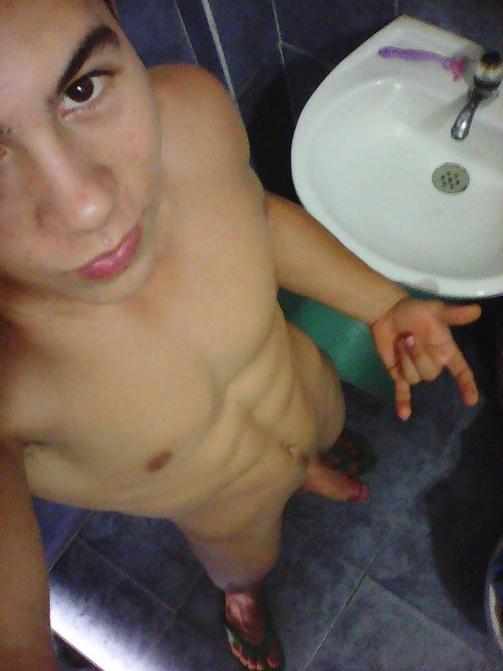 vergas-colombianas:  Mas de esta delicia un hetero de cucuta muy rico y lindo, con