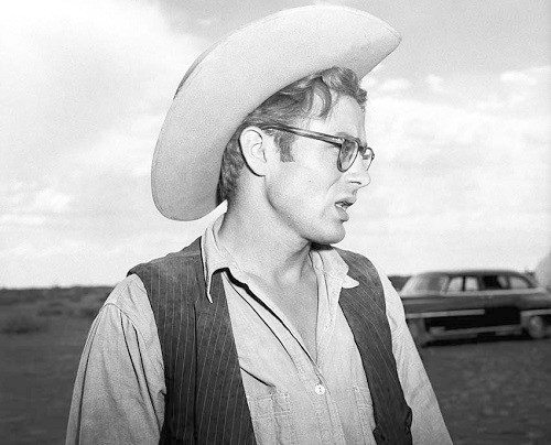 pierppasolini:  James Dean photographed by Frank Worth, on the set of Giant, 1955.