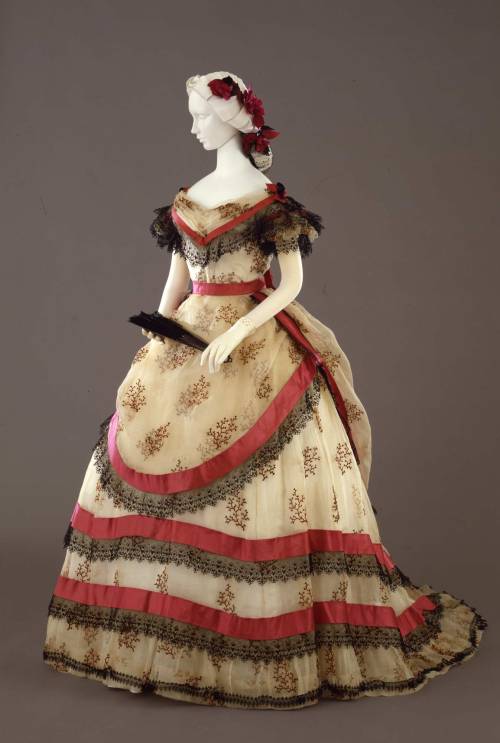 europeanafashion:Ball gown in ivory coloured linen, with printed coral branches, bordered in red sat