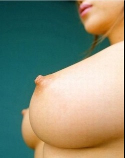 captainwillieone:  This has to be one of the best boob pics of all time….