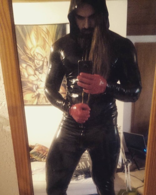 #latex #rubber #latexfetish #rubberfetish #latexcatfish #gummi #beard #latexfashion #rubberfashion #