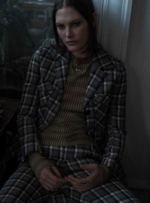 Publication: Russh Magazine Photographer: Jan LehnerStylist: Melissa LevyModel:Catherine McNeil   I 