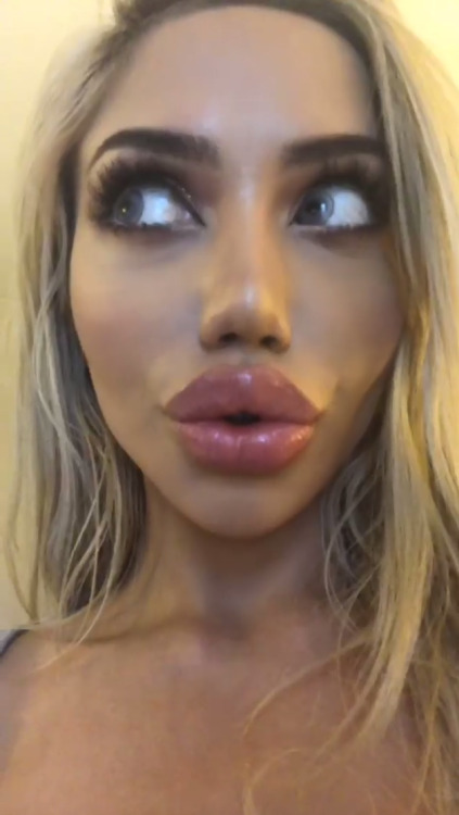 stella-starz: 00firmhand00: mybimbolove: Dick sucking lips.  Let everyone know what you are built fo