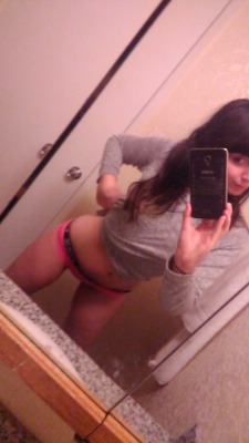 naughty-nikkis-nsfw:  look at this beautiful lady :3 go follow her  thats the booty queen! @idreamofdilaudid lol