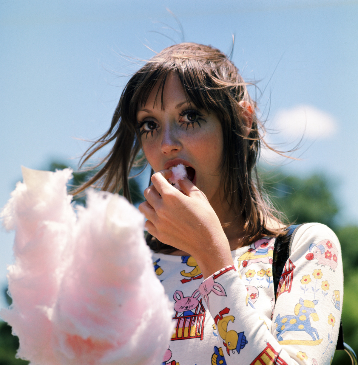 michaelfaudet:  Shelley Duvall eats cotton candy on the set of Brewster McCloud (1970)