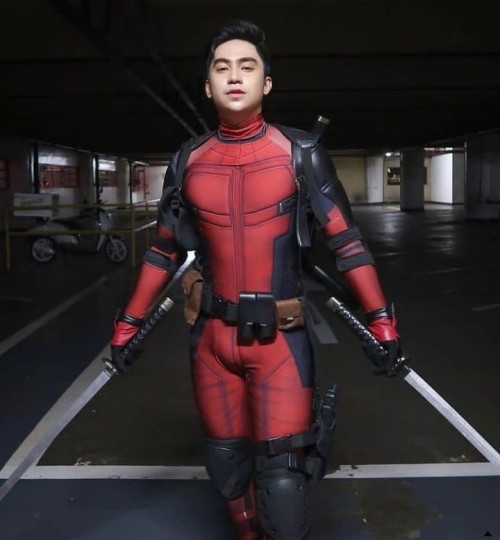 superhero-cosplay-cuties:  Cute guys dressing as their favorite