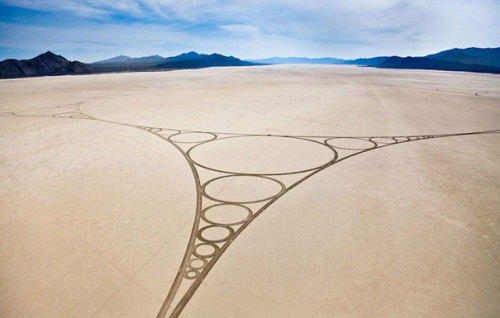 ultrafacts:Artist Jim Denevan is known for making large scale art in the sand.(Source)
