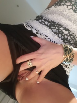 besexyhotwife:  Going out for bbq - dance - drinks - fun - maybe more? I am horny!
