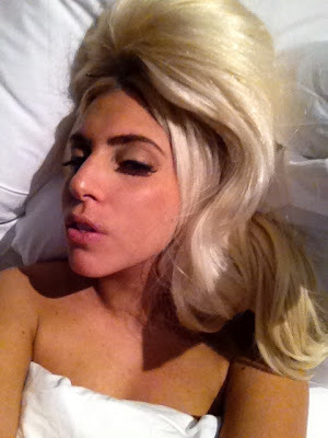 burqapop:  Lady Gaga + Bed Selfies 