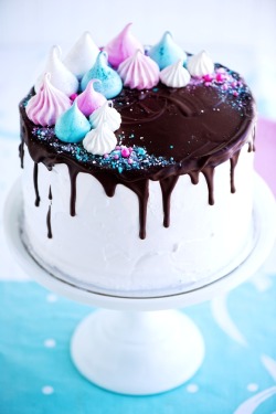 confectionerybliss:Meringue Dream CakeSource: Sweetapolita  oh man