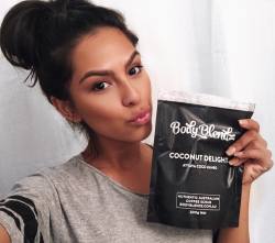 Loving my new @body_blendz coconut delight. Now two of my favorite things are in one scrub, coconut &amp; coffee!😻😽 Summer is right around the corner! Gotta take care of your skin 😼 #Nattcity x #BodyBlendz #DoYouEvenScrub? #messybun by nattcity