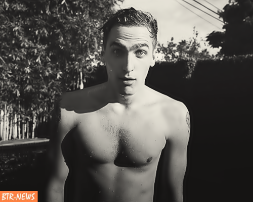 male-celebs-naked:  Kendall Schmidt 2See more here