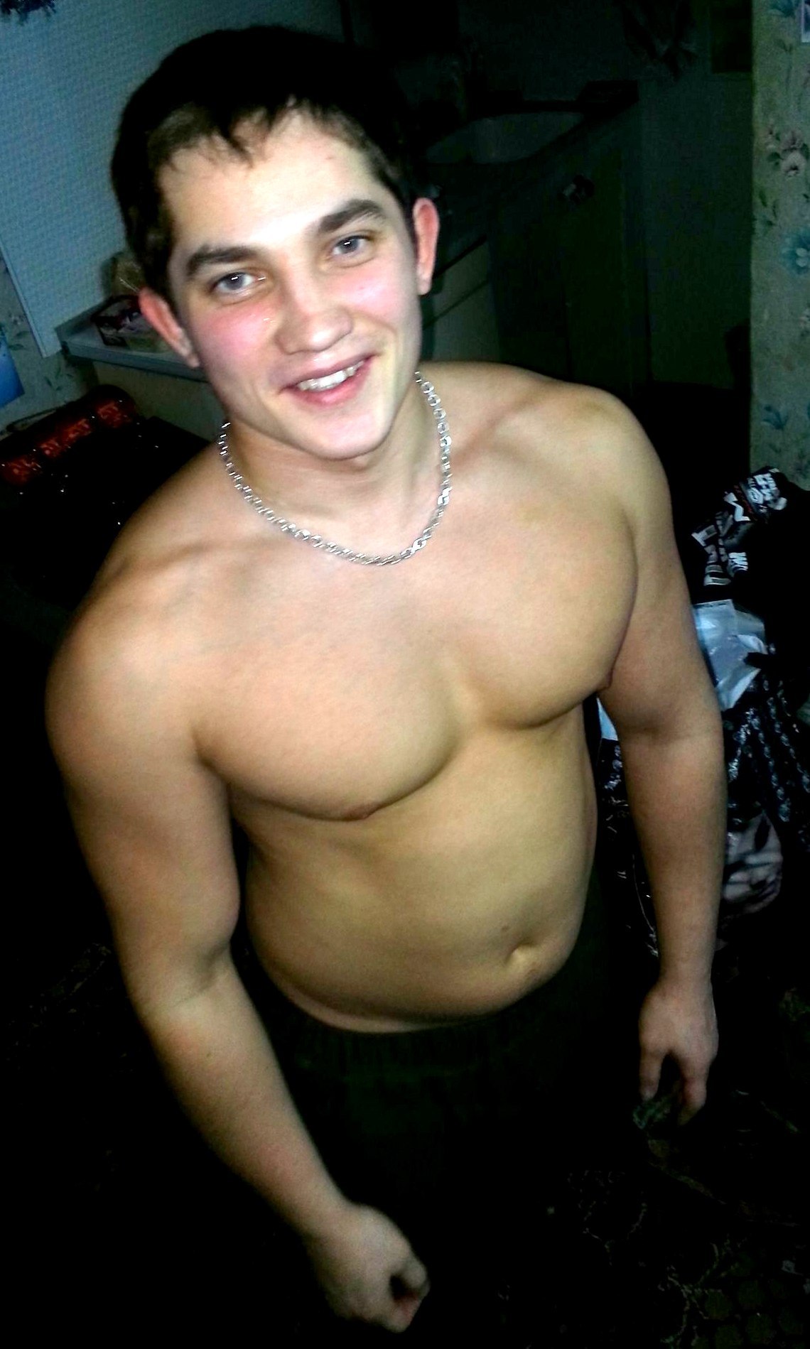 puffys-tickle-gigglegaz:  272gold: A young Russian’s bulk-cut cycle.  Mmm, help