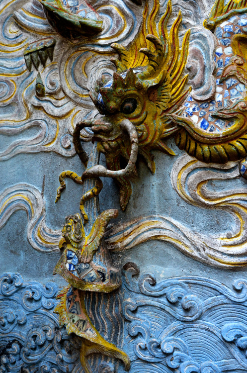 A dragon relief at Quan Thanh Temple established during the reign of Emperor Lý Thái Tổ (reigned 101