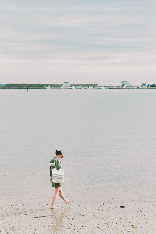 kellyelainesmith:  such an early and beautiful morning shooting united by blue’s day tote in cape may | kelly smith photography 