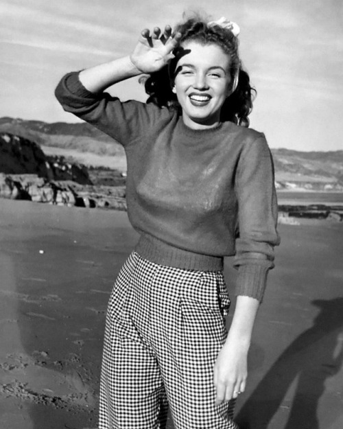 vintage-old-hollywood:  Marilyn Monroe