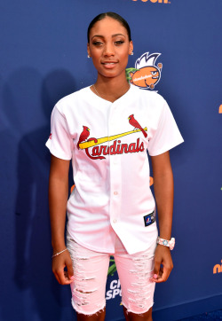 soph-okonedo:     Mo'ne Davis attends the Nickelodeon Kids’ Choice Sports Awards 2015 at UCLA’s Pauley Pavilion on July 16, 2015 in Westwood, California.    WHAT