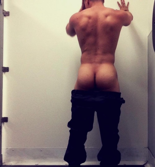 aworldofmenz:  monsieur-gracieux:  $£✖¥: Sagging on a new level  A World of Menz 