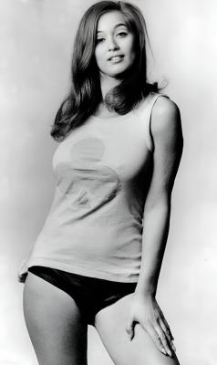 xxhorace:Valerie Leon 