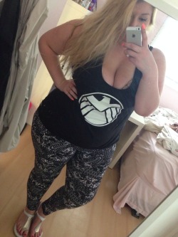 killerkurves:  plus-size-barbiee:  My outfit of the day! This shirt glows in the dark &amp; when it does the Hydra symbol glows &amp; the shield logo goes away &amp; it’s awesome 