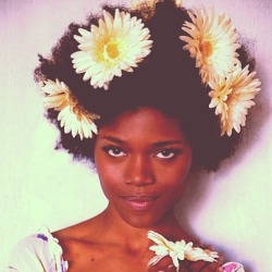 fantasyandmadness: With Daisies in Her Hair