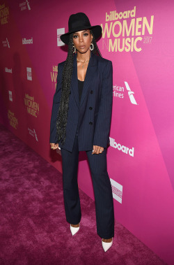 soph-okonedo:  Kelly Rowland attends Billboard Women In Music 2017 at The Ray Dolby Ballroom at Hollywood &amp; Highland Center on November 30, 2017 in Hollywood, California  